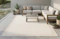 Dywan-zewnetrzny-Carpet-Decor-OutdoorIndoor-Hexa-krem-na-balkon.webp